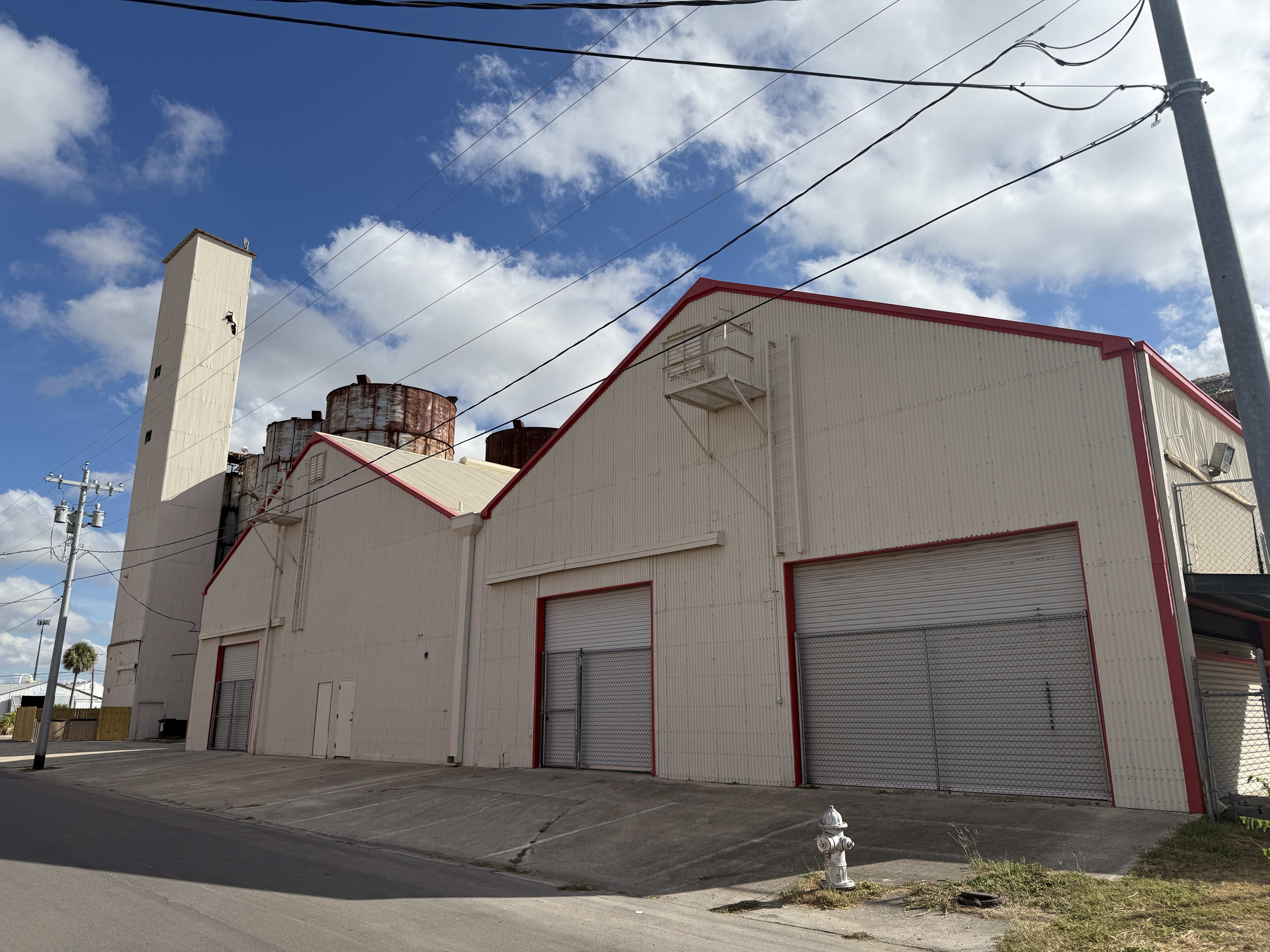 1127 N Bowie St - Main View