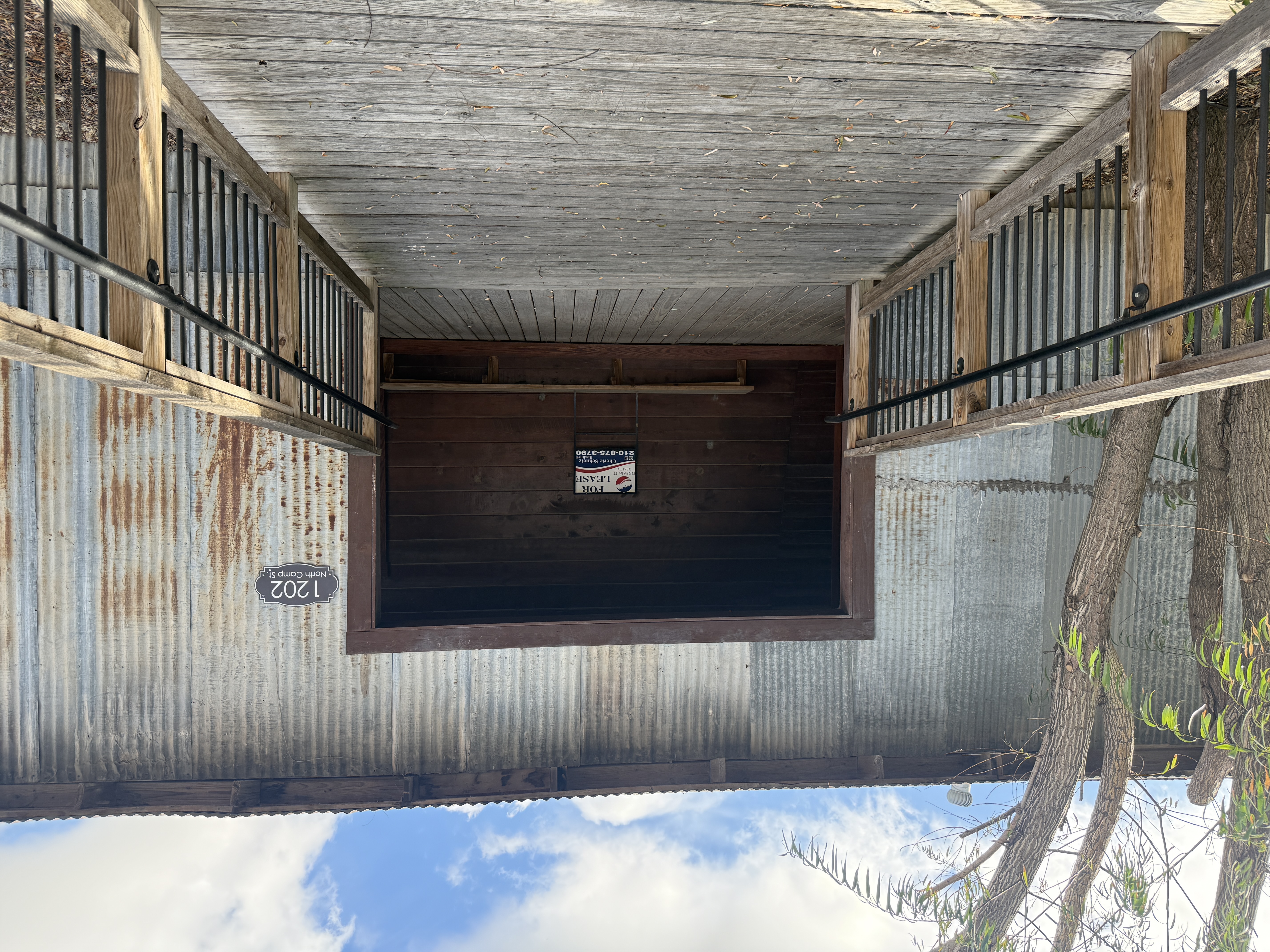 1202 N Camp St - Interior 1